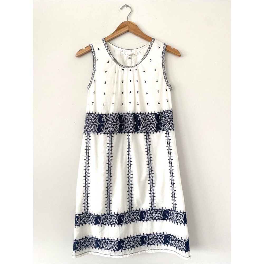 White and Navy Embroidered Sleeveless Shift Dress Sz XS